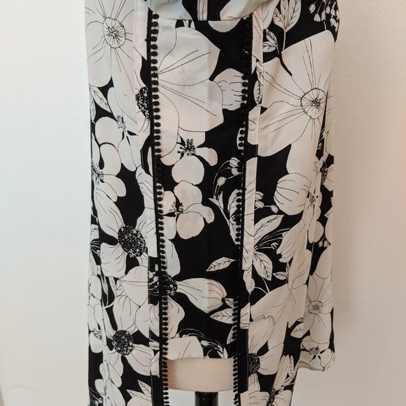 Tunic! Black and White Floral Print - Picture 7 of 8